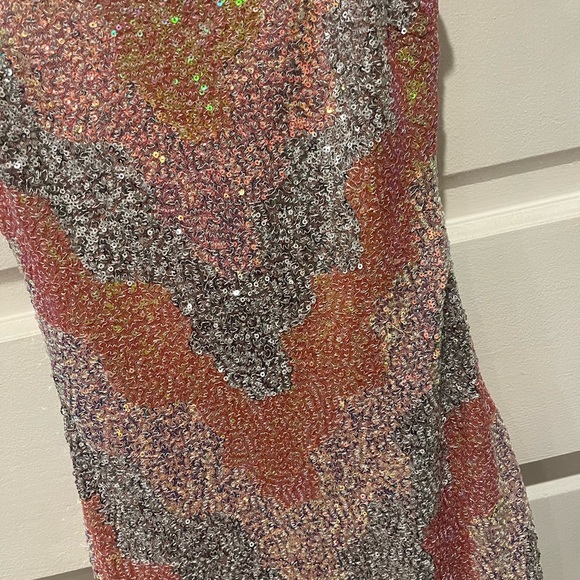 Iridescent Backless Mini Sequin Dress from Windsor NEW - Picture 4 of 4